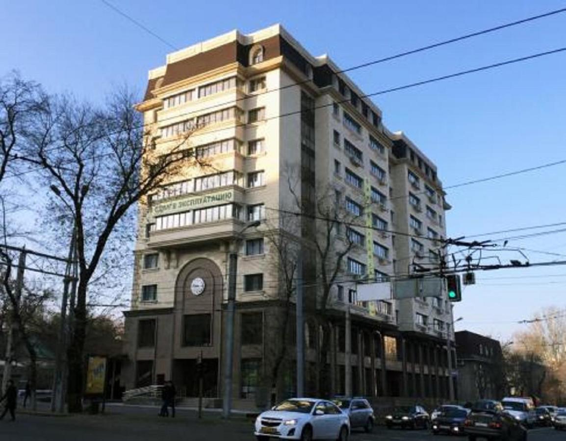 Уютная 2-Комнатная Квартира В Центре Г. Алматы Esterno foto